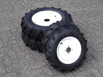 Set velgen met tractorbanden